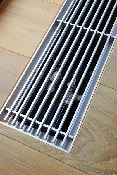 Heating grid with ventilation by the floor
